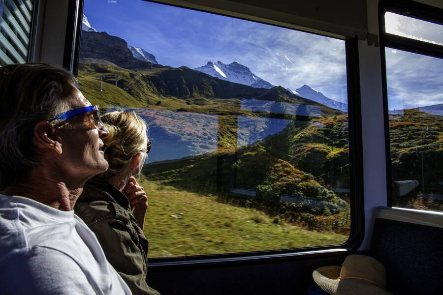 Schweiz – Bernina und Glacier Express per Bahn durch die Berge 